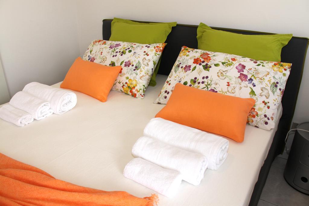 Apartamento Terrazze Fiorite Bérgamo Habitación foto